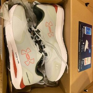NEW IN BOX UNDER ARMOUR MENS HOVR INFINITE 2